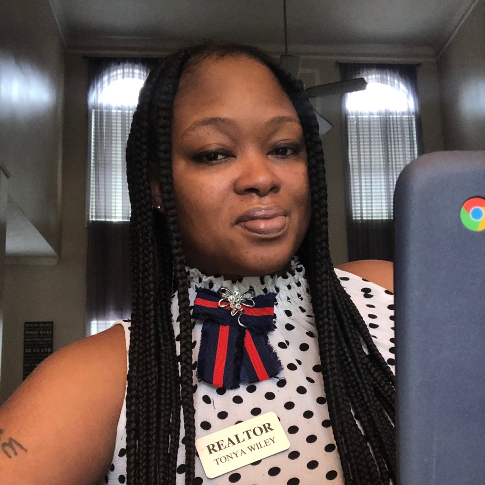 Meet your Posher, Tonya